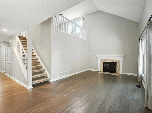 6748 Willow Grove Pl E, Dublin, OH 43017