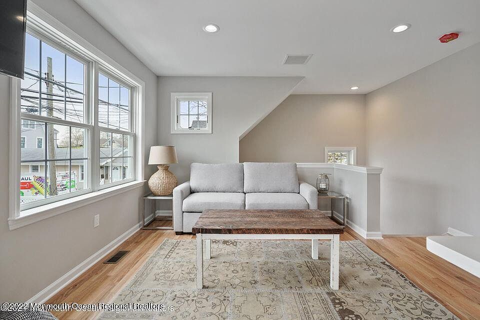 1st image of 431 Woodland Ln