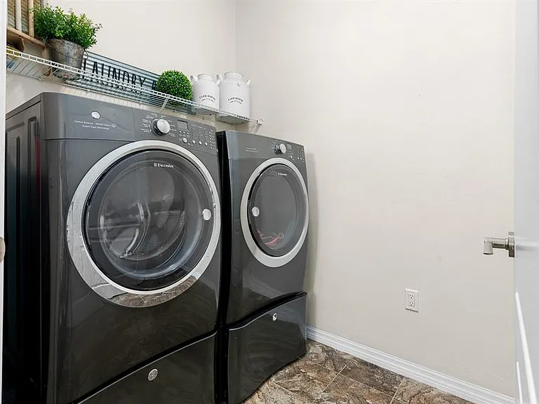 7916 SW 80th Dr — Photo 33