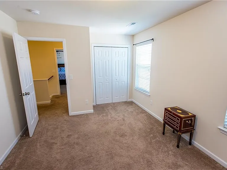 2110 Longburn Dr — Photo 14
