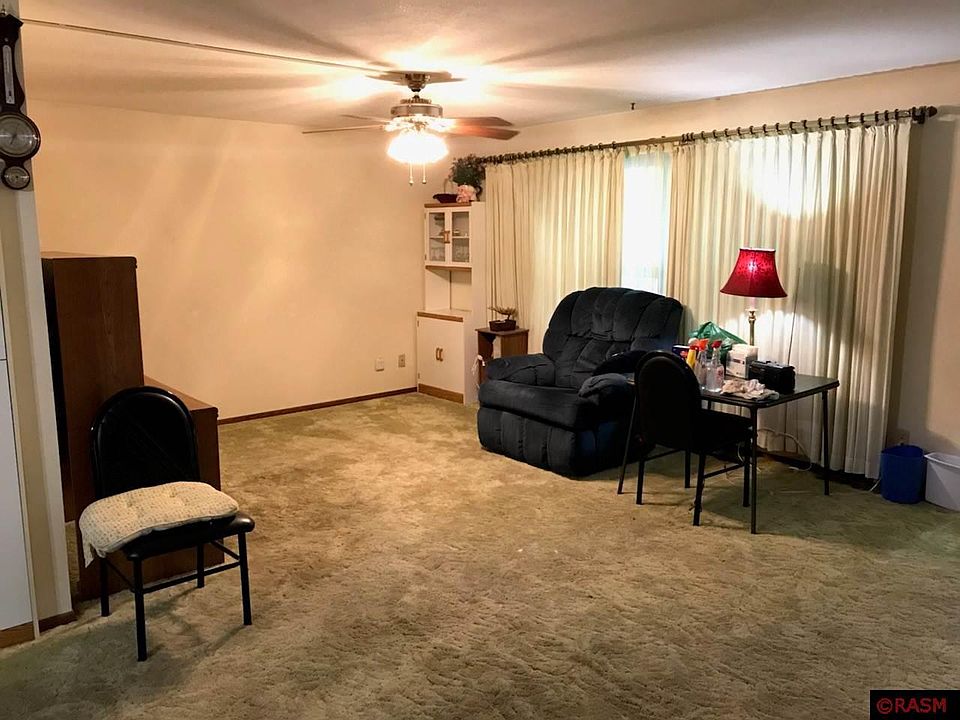 2nd image of 211 Prairie St E