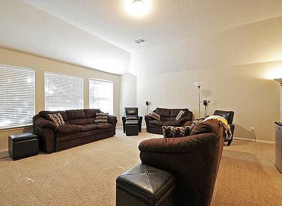 4th image of 199 Clarence Ct