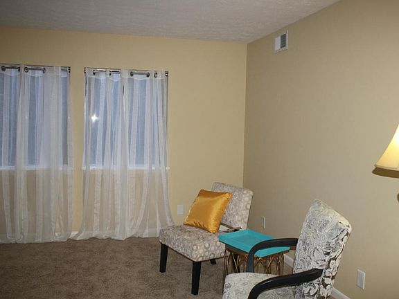 2nd image of 1815 Gardiner Ln APT D39