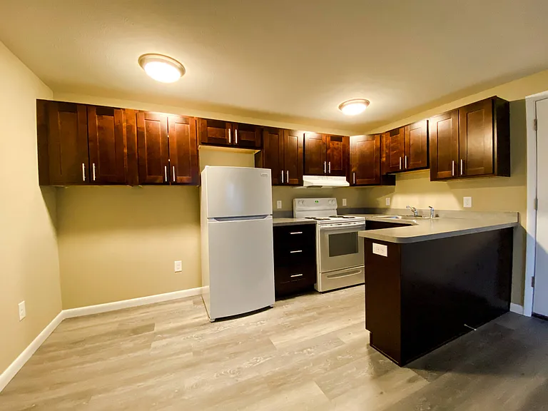 Holland Gardens Apartments — Photo 11