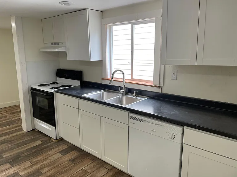 1031 Brown Ave #1 — Photo 10