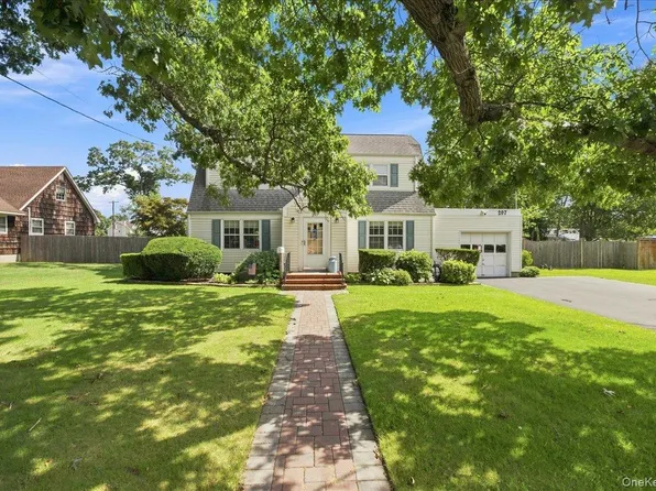 297 Maple Avenue, Patchogue, NY 11772