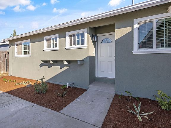 4th image of 2528 W Howard Avenue