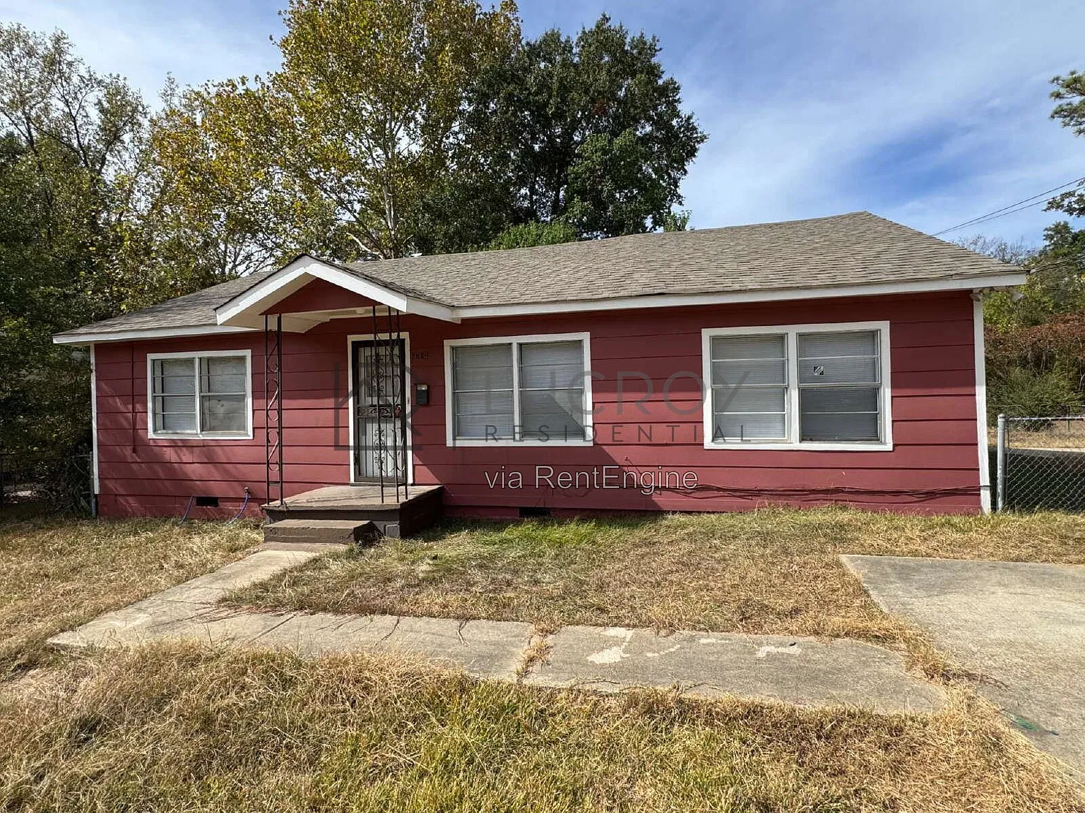 4 bed, 1.0 bath, 1241 sqft, $1,100 — Photo 1