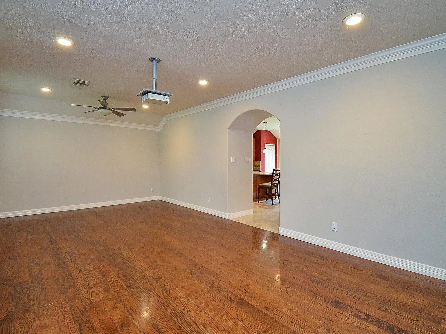 3 bed, 2.0 bath, 1705 sqft, $2,200 — Photo 4