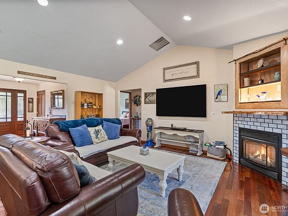 4th image of 142 River Heights