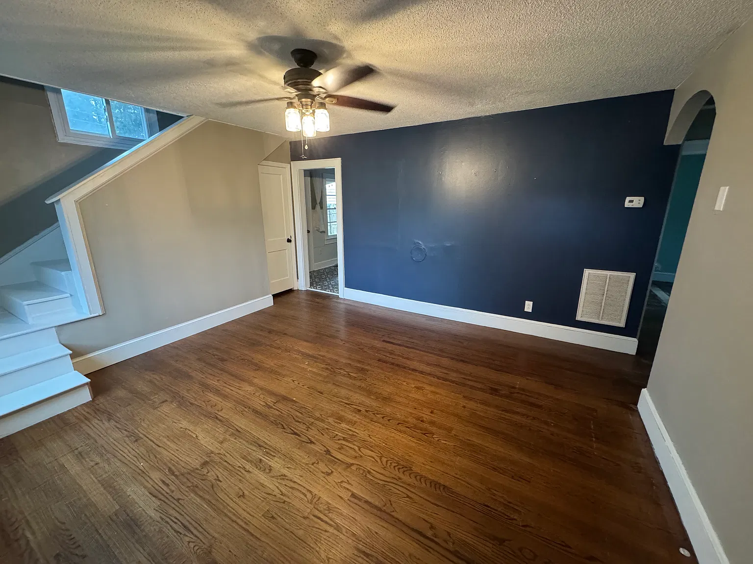 3 bed, 1300 sqft, $1,800 — Photo 2