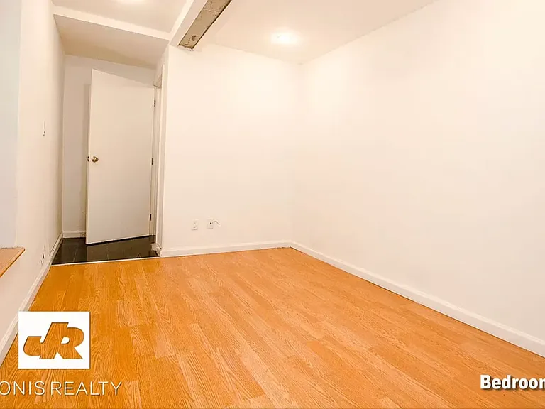 318 E 34th St #1B — Photo 7