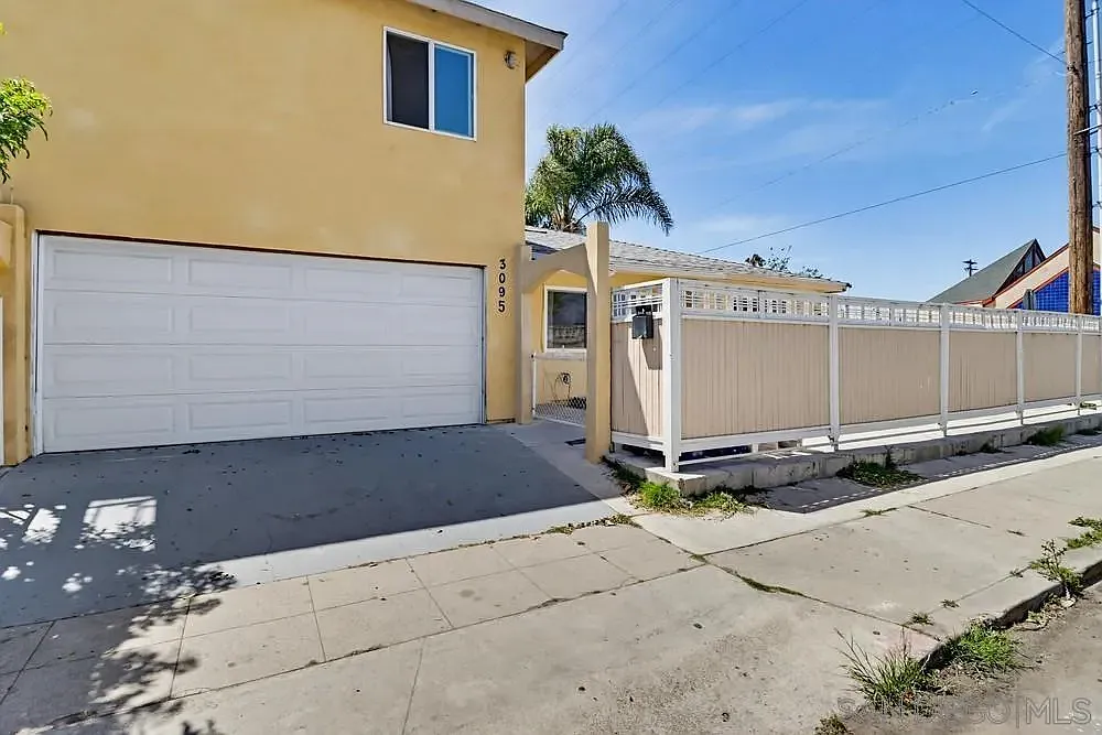 3 bed, 3.5 bath, 1558 sqft, $3,500 — Photo 1