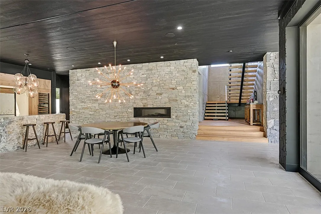5 bed, 5.5 bath, 5113 sqft, $30,000 — Photo 4