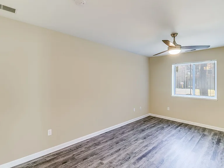 1306 E Miller Road 6114 Beechfield Dr — Photo 2