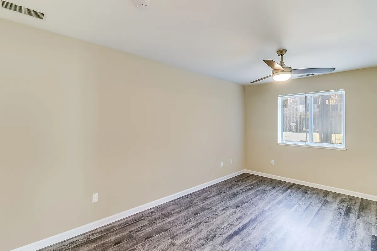 Building Photo - 1306 E Miller Road 6114 Beechfield Dr