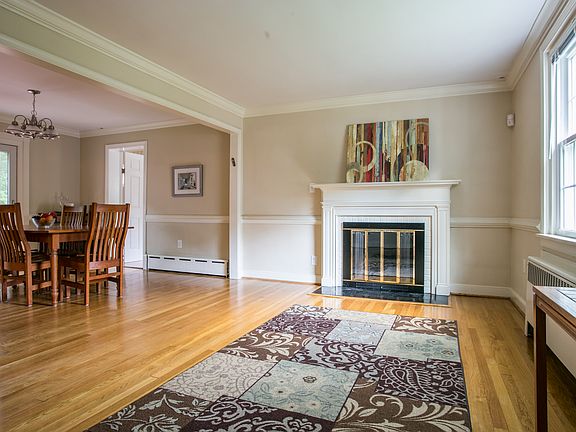 2nd image of 6622 W Franklin St