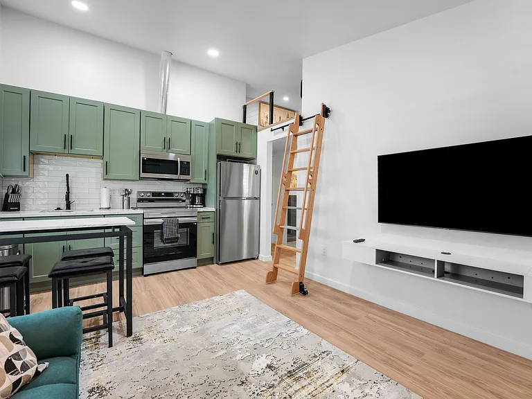 624 Monica Cir #B — Photo 1