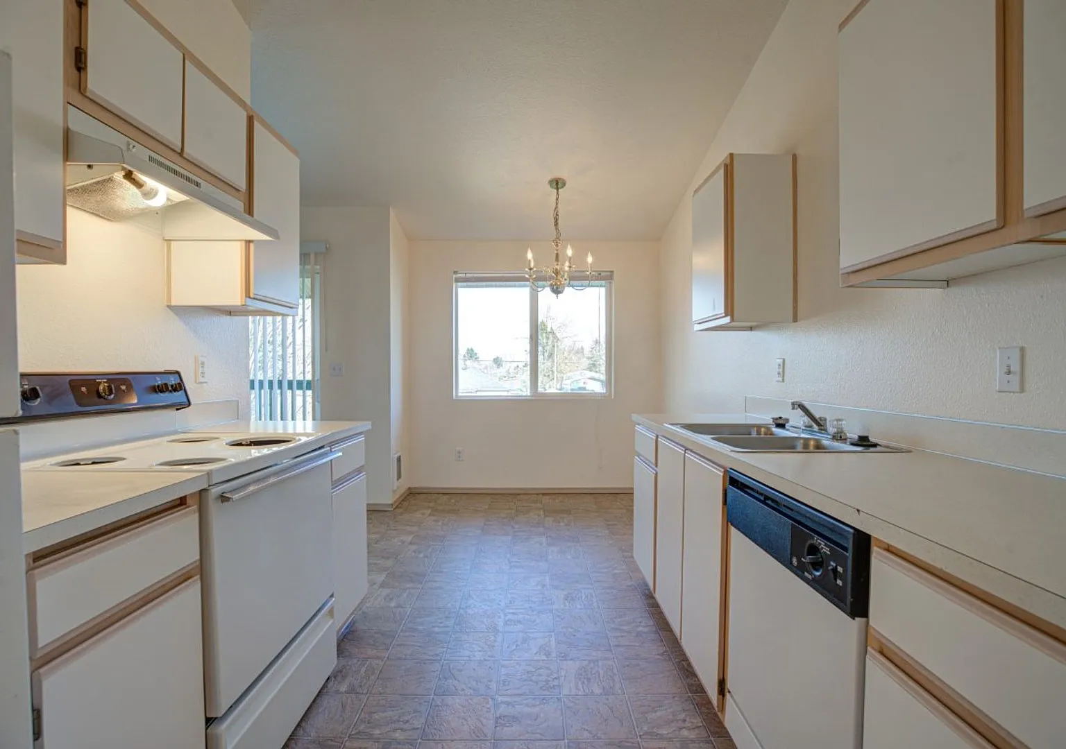 #294 FIELDSTONE APARTMENTS — Photo 2