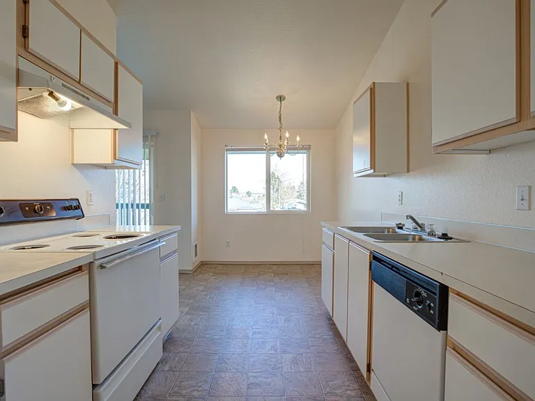 #294 FIELDSTONE APARTMENTS — Photo 2