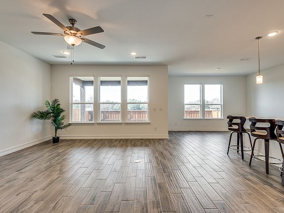 4th image of 7529 Donnelly Ave
