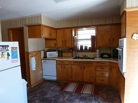 4th image of 614 N Crownpoint Dr