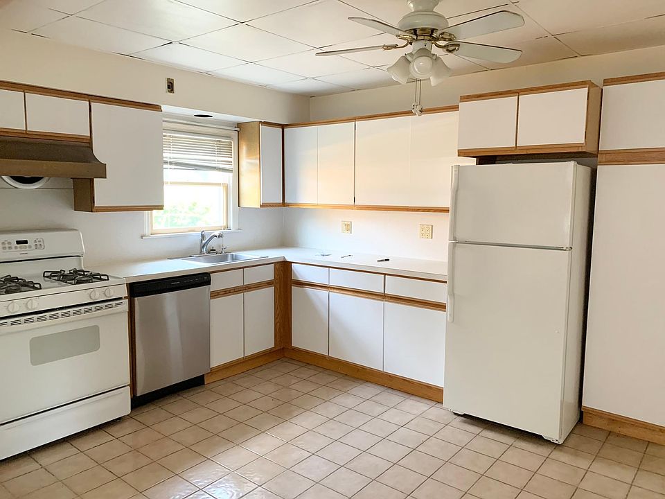 1st image of 44 Locust St Floor 1