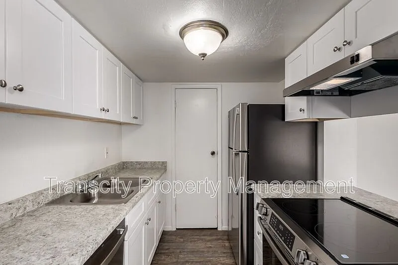 3 bed, 1.0 bath, 932 sqft, $1,495 — Photo 4