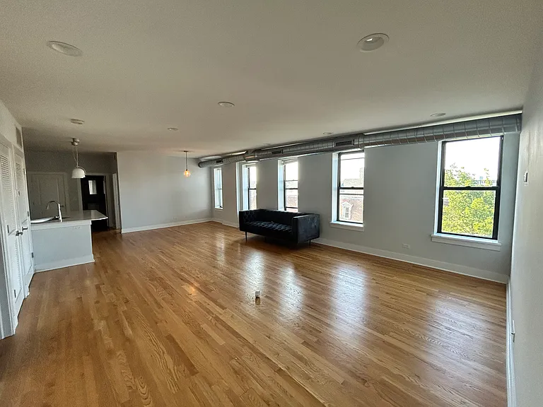 1801 S Throop St #403 — Photo 2