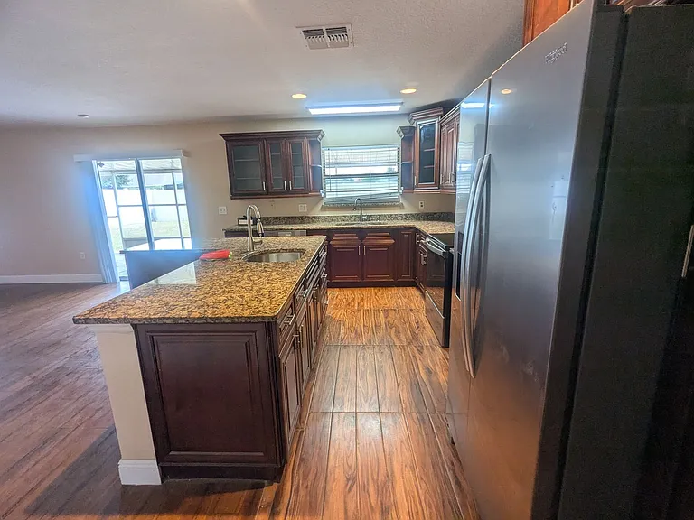 1628 Strathmore Cir — Photo 42