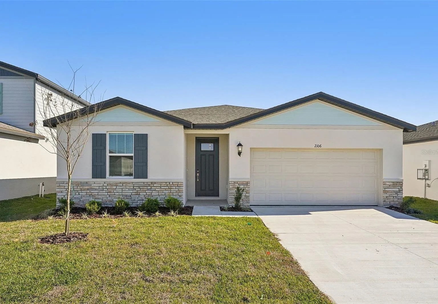 4 bed, 2.0 bath, 1838 sqft, $2,360 — Photo 1