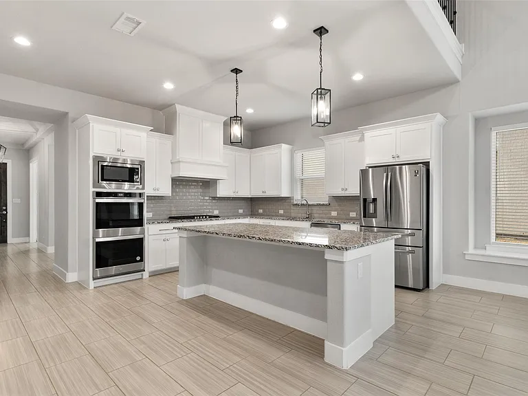 584 Meandering Ln — Photo 4