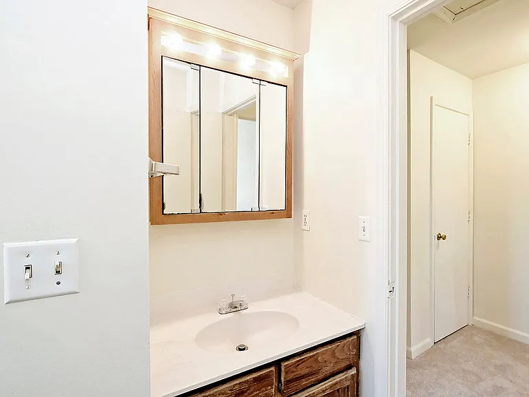 2455 Whitney Ct — Photo 9