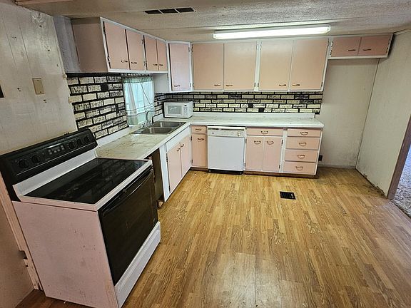 2nd image of 408 2nd St