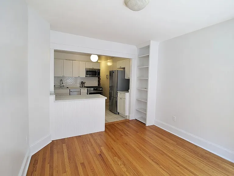 25 Cornelia St #17 — Photo 2