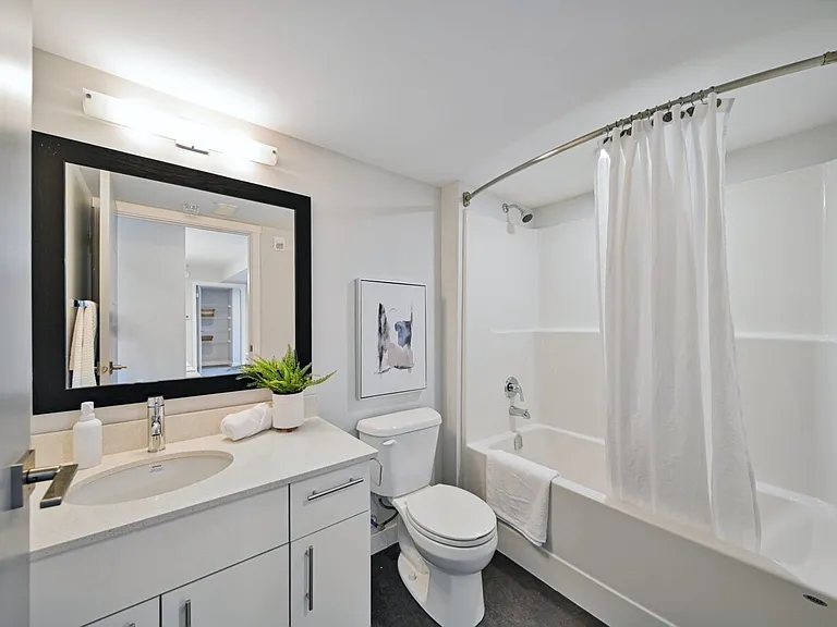 1792 Pembina Hwy — Photo 11