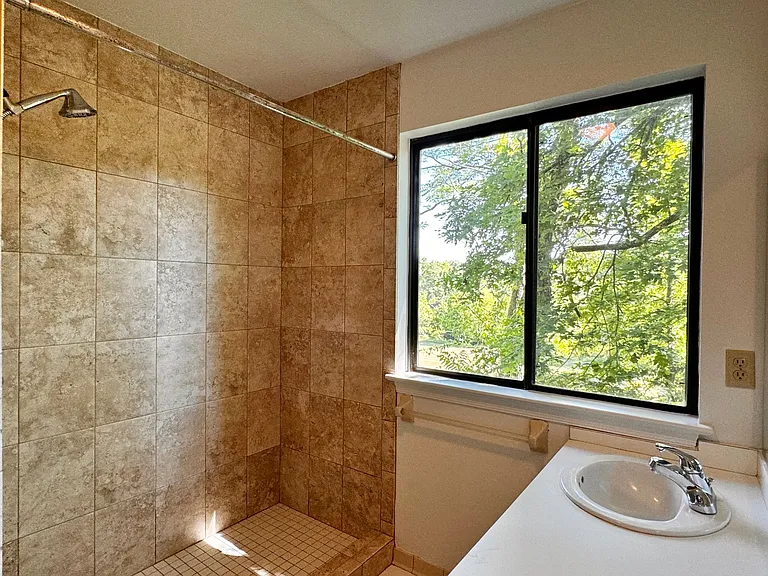 2472 Red Hill Rd — Photo 5
