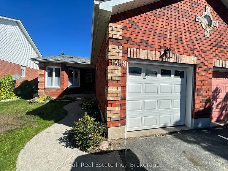 1398 Lillico Cres — Photo 3