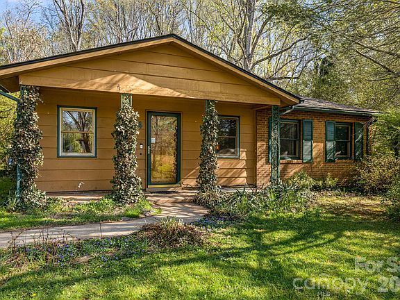 3rd image of 34 Tipperary Dr