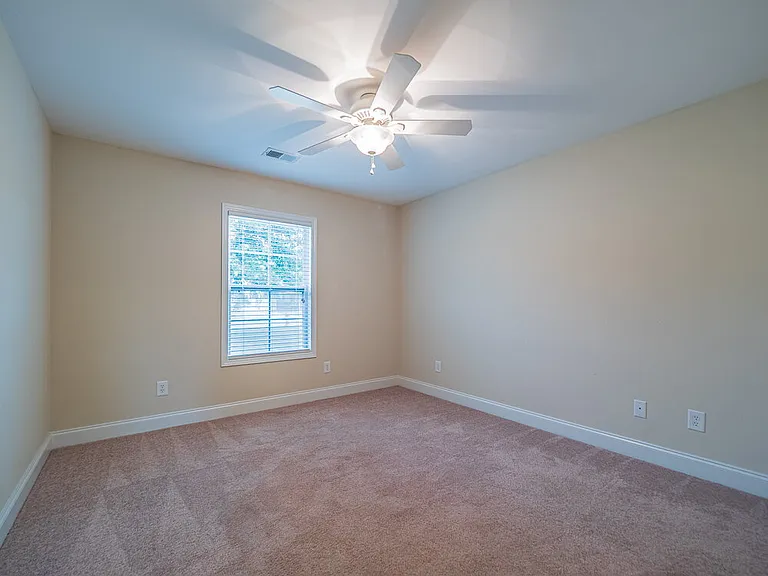 2740 Foxcroft Cir — Photo 40