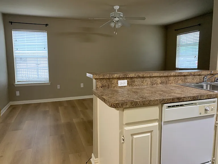 451 W Van Alstyne Pkwy — Photo 12