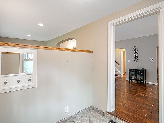 3rd image of 3523 Parkline Ave