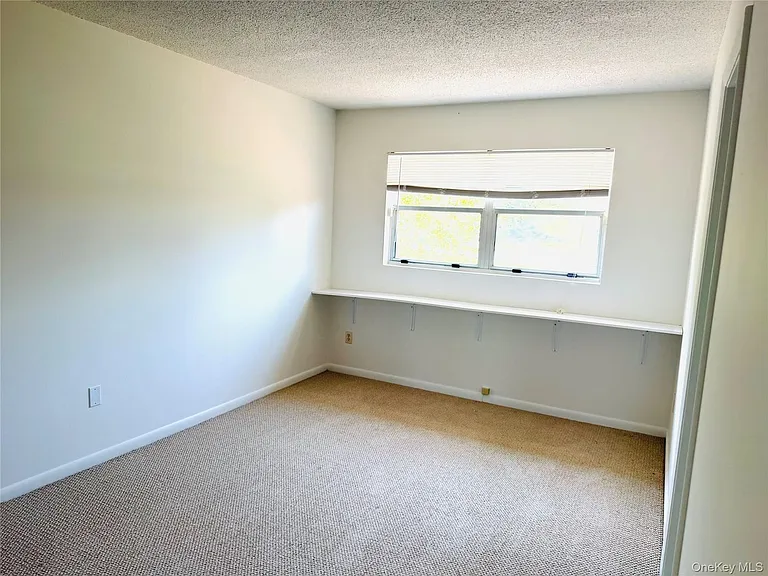 15 Pond Dr W — Photo 12