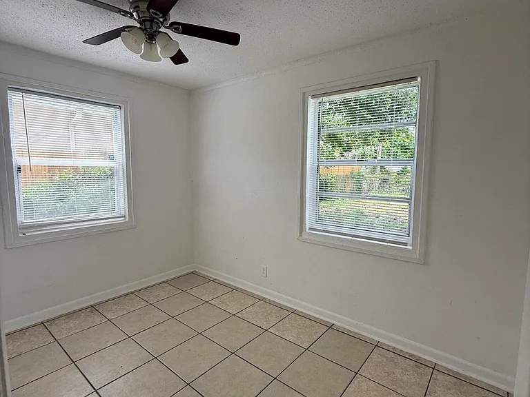 865 W 3rd St — Photo 5