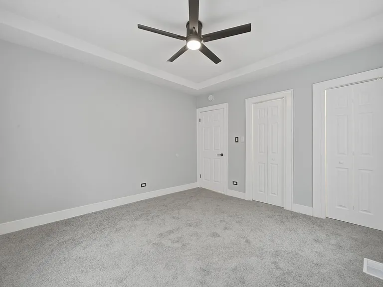 124 N State St — Photo 2