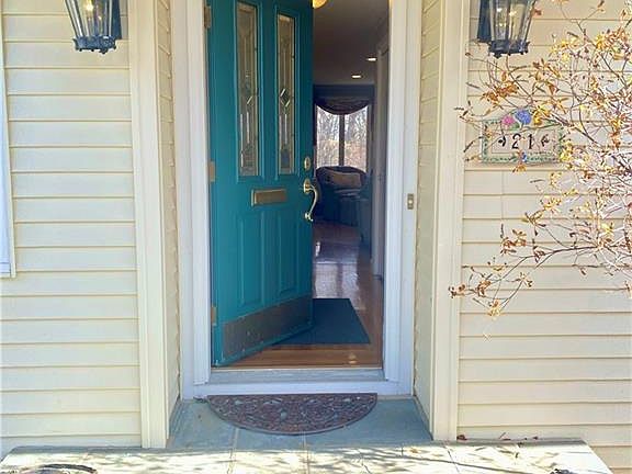 2nd image of 21 Sweetbriar Dr