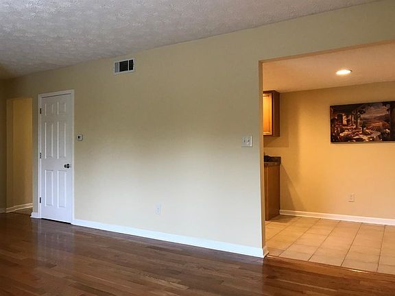 2nd image of 828 Malabu Dr APT 315