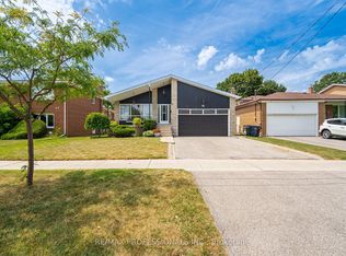 90 Peckham Ave, Toronto, ON M2R 2V5