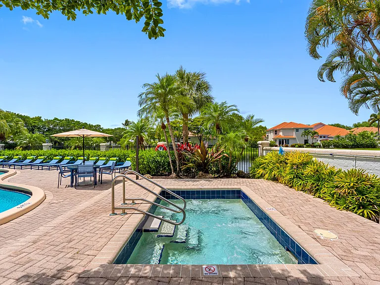 Mizner Court — Photo 12