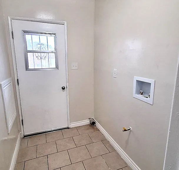 4033 W El Segundo Blvd — Photo 14